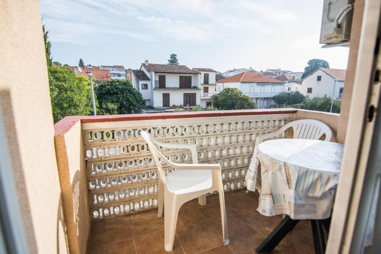 Hotel Sobe Rolo Uz More Biograd Na Moru Esterno foto