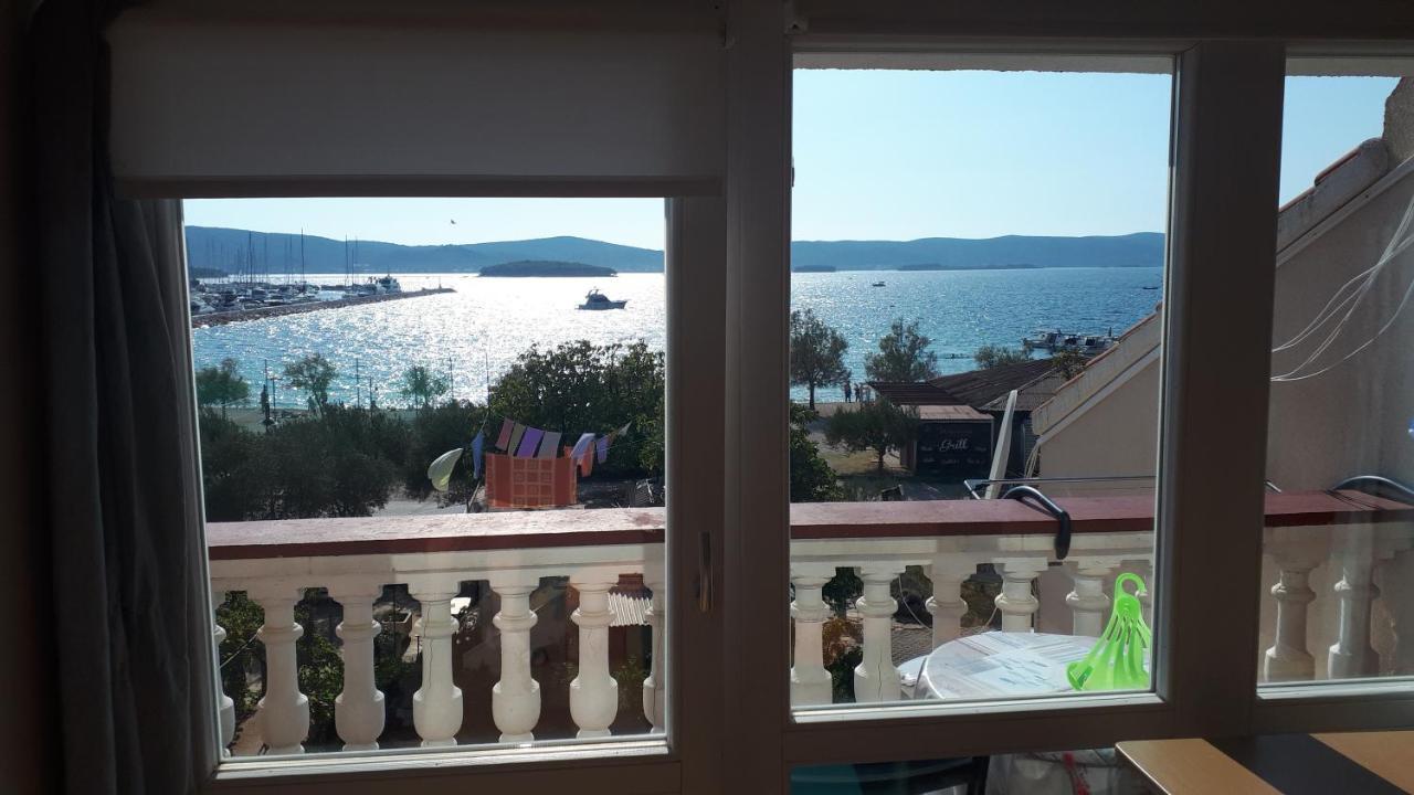 Sobe Rolo Uz More Biograd Na Moru Esterno foto