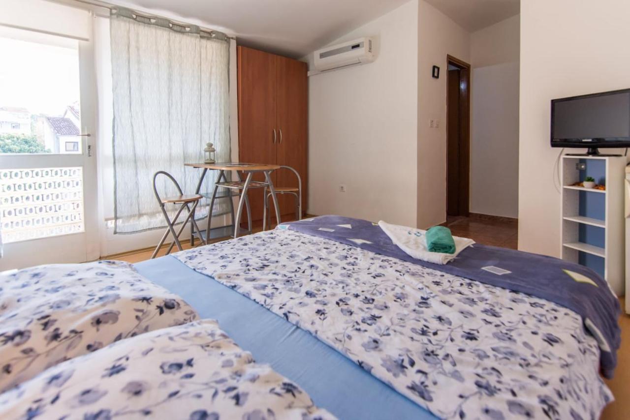 Hotel Sobe Rolo Uz More Biograd Na Moru Esterno foto