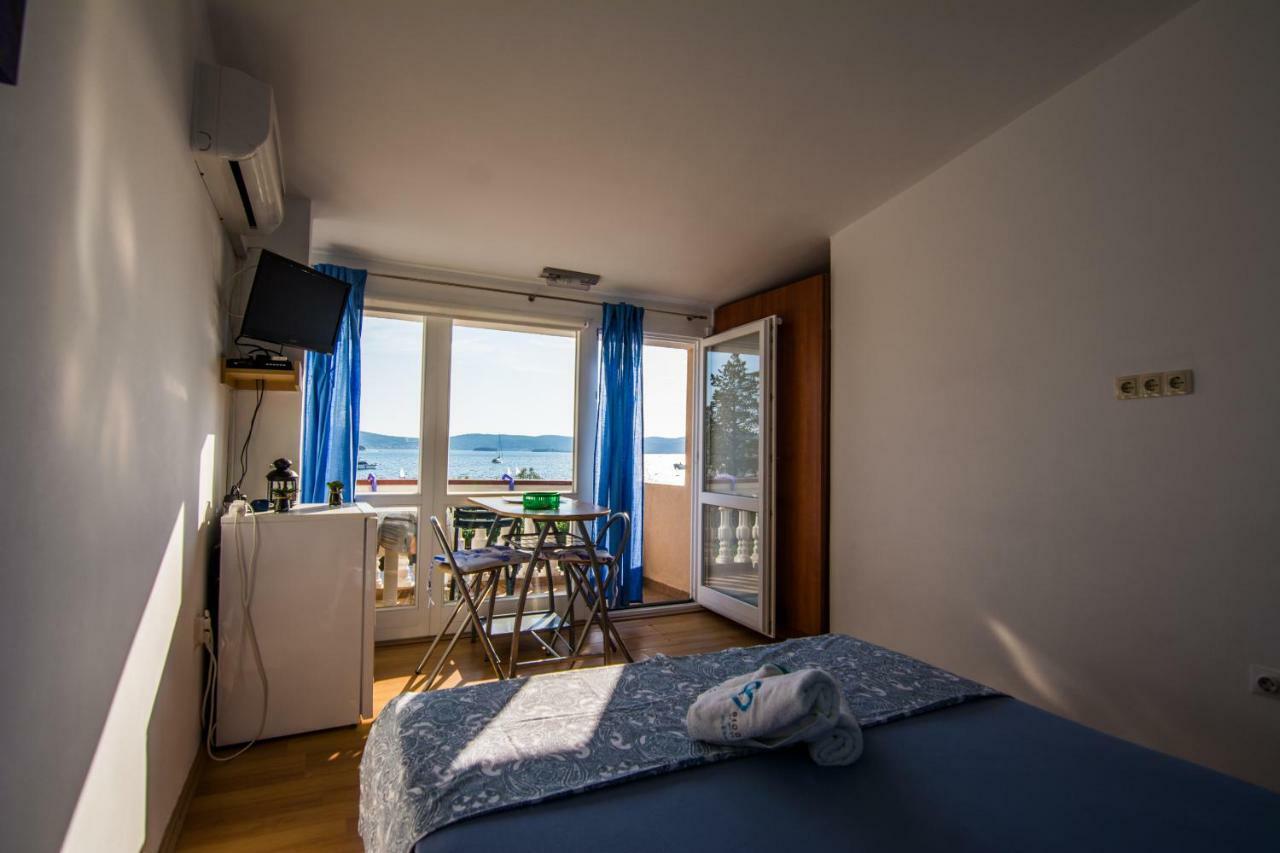 Hotel Sobe Rolo Uz More Biograd Na Moru Esterno foto
